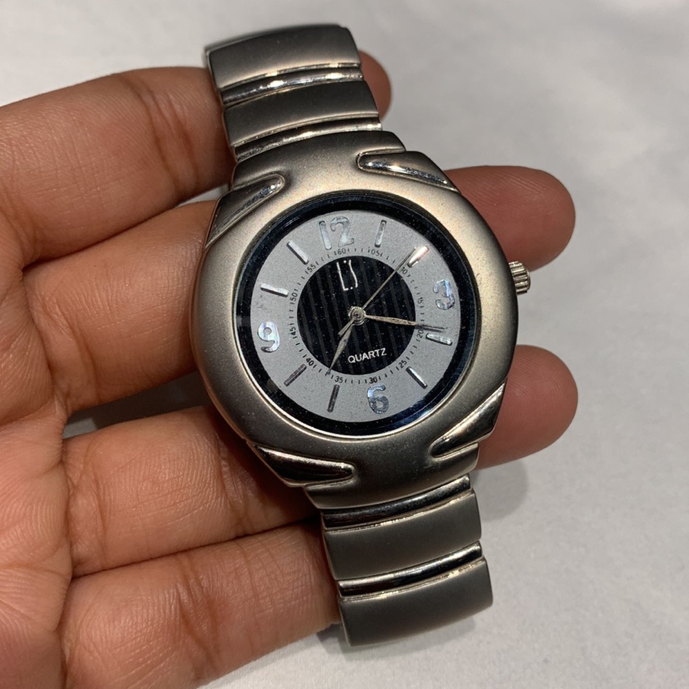 Used L.S. Quartz watch - Picture 1 of 6